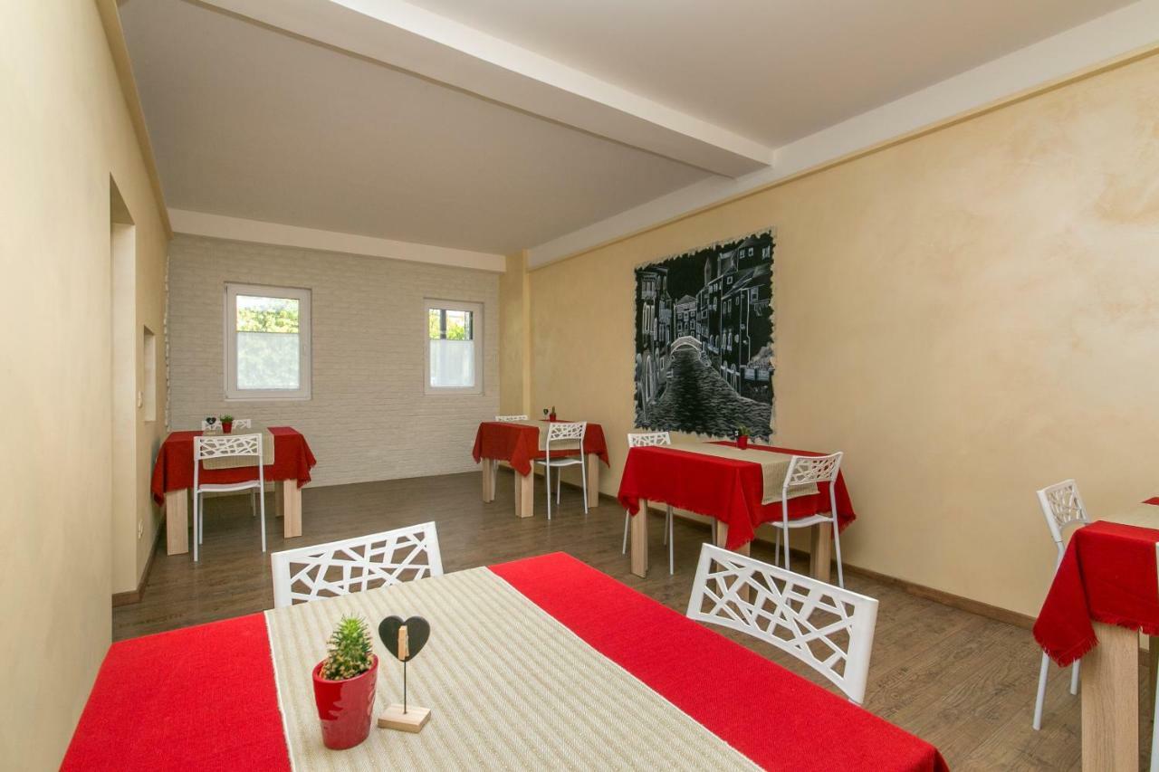 Red Lion 2* Mestre